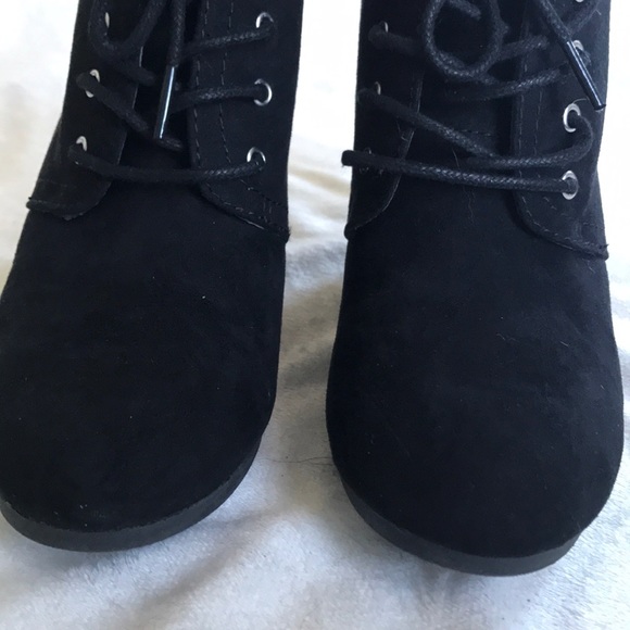 Black wedge heel booties, size 8 - Picture 5 of 13